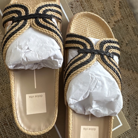 Dolce Vita Selda Sandal NWOT in box! - Picture 2 of 4